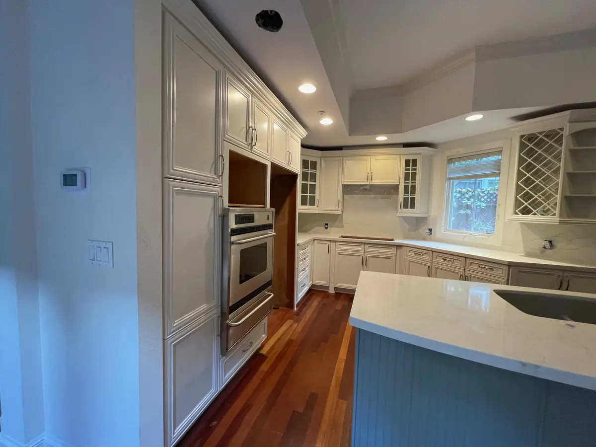 Cabinets & Wood Refinishing